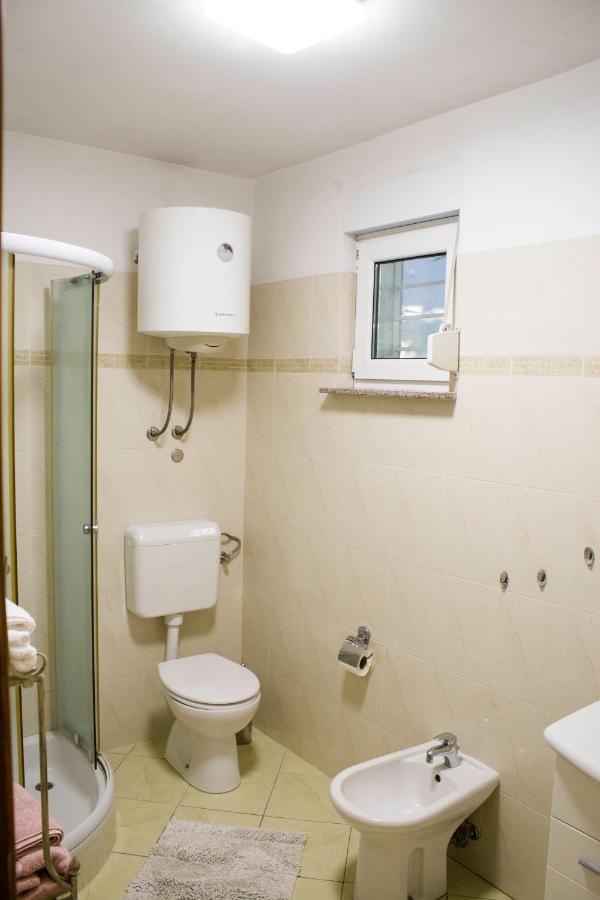 Appartamento White Orchid Pola Esterno foto